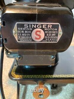 Jolie machine à coudre Singer ZigZag de 1952 - 206k révisée, nettoyée et testée.