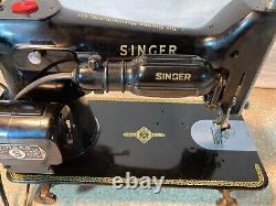 Jolie machine à coudre Singer ZigZag de 1952 - 206k révisée, nettoyée et testée.