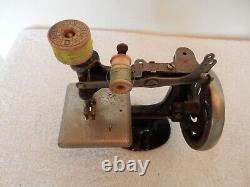 LOT de 2 anciennes machines à coudre miniatures vintage pour enfants en état de marche SINGER CASIGE