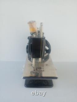 La Singer Manufacturing Co. Machine à coudre miniature vintage 20