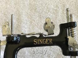 La société Singer Manufacturing Co. Machine à coudre miniature vintage, Turquie