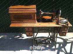 Machine À Coudre Antique De Chanteur Victorien Des Années 1800