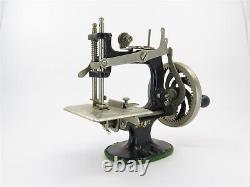 Machine À Coudre Miniature D'enfant Singer Antique W. Crank & Ovale Base 6,75 X 7