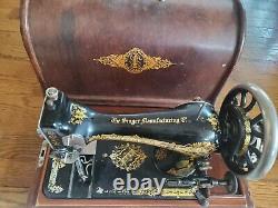 Machine À Coudre Singer Vintage W. Gear Beautiful Wood Case C. 1913 Featherweight