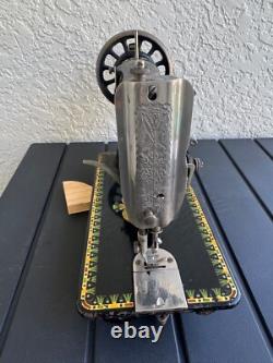 Machine à coudre Antique Singer 66 Lotuse de 1910 en très bon état