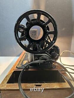 Machine à coudre Antique Singer Manufacturing Co. Modèle 128 Numéro de série JC157026 Testée