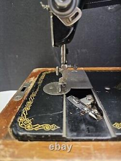 Machine à coudre Antique Singer Manufacturing Co. Modèle 128 Numéro de série JC157026 Testée