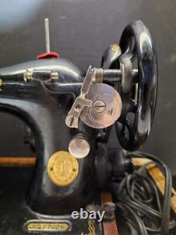 Machine à coudre Antique Singer Manufacturing Co. Modèle 128 Numéro de série JC157026 Testée