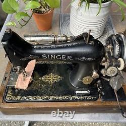 Machine à coudre Antique Vintage Singer avec commande au genou Y378944 fabriquée en 1922 avec manuel.