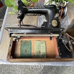 Machine à coudre Antique Vintage Singer avec commande au genou Y378944 fabriquée en 1922 avec manuel.