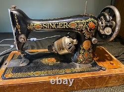 Machine à coudre Antique Vtg 1919 Singer 66 Red Eye et boîtier en bois courbé avec pièces