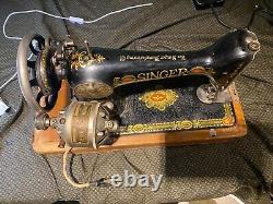 Machine à coudre Antique Vtg 1919 Singer 66 Red Eye et boîtier en bois courbé avec pièces