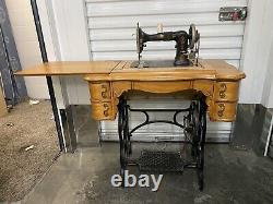 Machine à coudre Davis à pédale des années 1900 avec table d'origine - Magnifique antique vintage