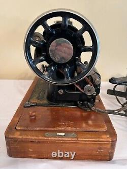 Machine à coudre SINGER ANTIQUE de 1911 avec boîtier en bois, numéro de série #958624