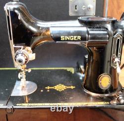 Machine à coudre SINGER FEATHERWEIGHT de 1945 #221 avec étui