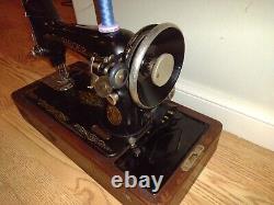 Machine à coudre SINGER de 1928 (AC217006)