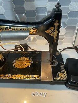 Machine à coudre Singer 127 de 1908 Sphinx Égyptien avec moteur électrique Mint D96174