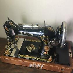 Machine à coudre Singer 128 La Vencedora avec attachements, étui en bois cintré, couture parfaite