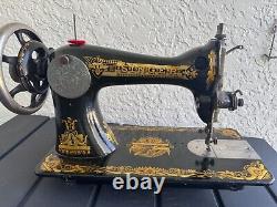 Machine à coudre Singer 15-30 antique de 1905 en très bon état
