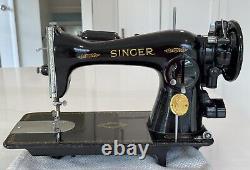 Machine à coudre Singer 15-91 de 1948 avec accessoires, décorée, ENTRETENUE, en excellent état