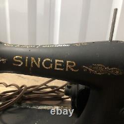 Machine à coudre Singer 1918 New Jersey dans un étui en bois courbé antique et avec barre de genou F8361042