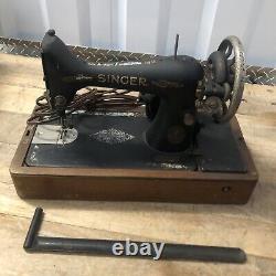 Machine à coudre Singer 1918 avec boîtier en bois courbé antique du New Jersey et barre de genou F8361042