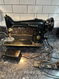 Machine à coudre Singer 201-2 avec pédale et lumière, numéro de série AK895048, fonctionne, années 1950