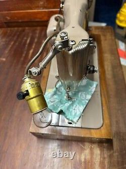 Machine à coudre Singer 215G vintage robuste allemande avec étui de voyage en tweed vert