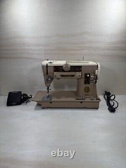 Machine à coudre Singer 401a avec pédale Idéale pour le patchwork! Vintage Testée