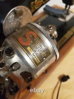 Machine à coudre Singer 66-1 Antique Vtg Red Eye Heavy Duty + MOTEUR RARE SERVI