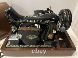 Machine à coudre Singer 99-13 de collection, de petite taille, lourde et robuste, avec étui en bois courbé - PARFAITE.