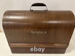Machine à coudre Singer 99-13 de collection, de petite taille, lourde et robuste, avec étui en bois courbé - PARFAITE.