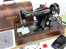 Machine à coudre Singer 99K vintage de petite taille et robuste, avec boîtier en bois courbé, révisée