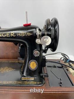 Machine à coudre Singer 99K vintage de petite taille et robuste, avec boîtier en bois courbé, révisée