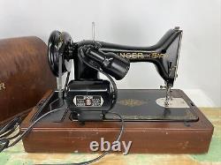 Machine à coudre Singer 99K vintage de petite taille et robuste, avec boîtier en bois courbé, révisée