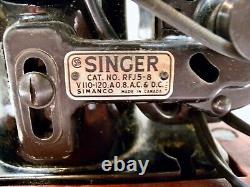 Machine à coudre Singer 99k de 1959 avec son étui d'origine