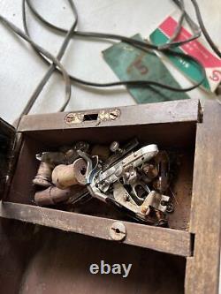 Machine à coudre Singer Antique de 1922 G9848496 avec pédale et instructions - PIÈCES