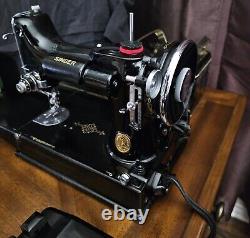 Machine à coudre Singer Featherweight 221 de 1936 avec boîtier et accessoires, RAMASSAGE LOCAL