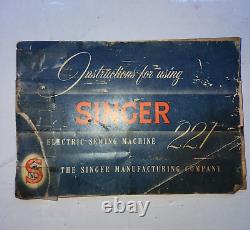 Machine à coudre Singer Featherweight des années 1950 avec étui, extras/livret