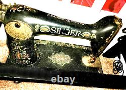 Machine à coudre Singer, (Machine seule) sur table d'origine, présentoir antique
