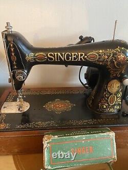 Machine à coudre Singer Modèle 66 Red Eye de 1912 ! Moteur, lumière, boîtier en bois ! FONCTIONNE