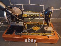 Machine à coudre Singer Modèle 66 Red Eye de 1920 avec étui en bois courbé G8003143 en état de fonctionnement