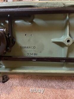 Machine à coudre Singer Simanco 33681 de l'année 1960, vintage et antique
