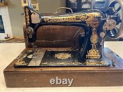 Machine à coudre Singer Sphinx de 1901 avec étui et beaucoup d'accessoires d'origine