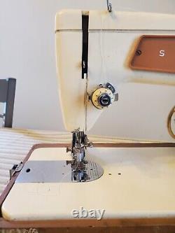 Machine à coudre Singer Vintage en métal 239 avec dentelle en cuir + zigzagger point aveugle +++