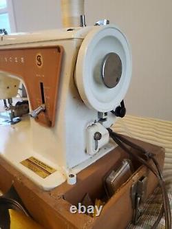 Machine à coudre Singer Vintage en métal 239 avec dentelle en cuir + zigzagger point aveugle +++