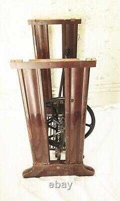 Machine à coudre Singer à pédale ancienne en bois et en fonte de style antique