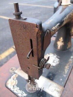 Machine à coudre Singer à pédale de 1891 avec 7 tiroirs en chêne #L1057018
