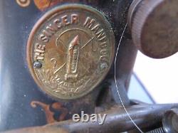 Machine à coudre Singer à pédale de 1891 avec 7 tiroirs en chêne #L1057018