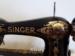 Machine à coudre Singer à pédale de 1917, tête avec ailes 115, fonctionne très bien.